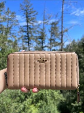 COACH Long Zip-Around Wallet Quilted Leather Beige with Gold Hardware AUTHENTIC
